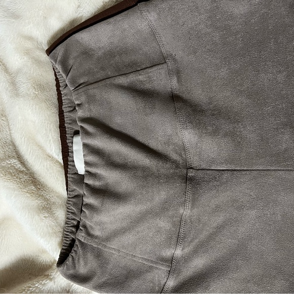 Two pairs of vegan suede Daria Leggings - Picture 6 of 6